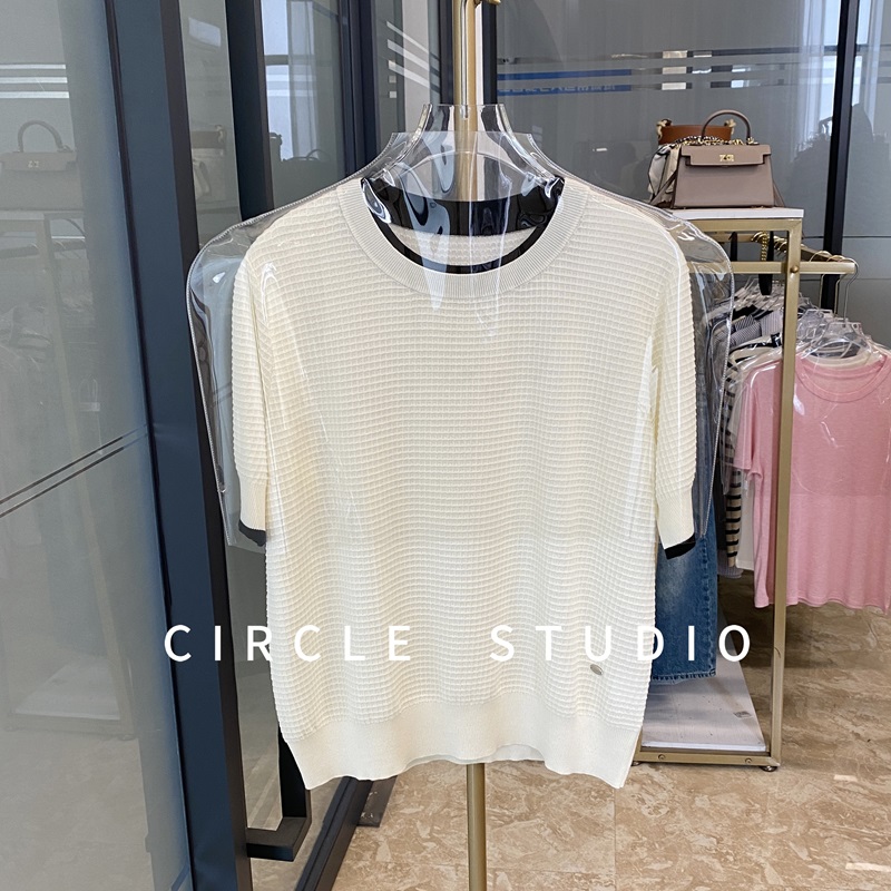 圆领套头肌理感针织衫舒爽透气