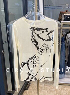 马年元素 时髦有腔调修身长袖T恤指孔羊毛打底衫女印花薄款上衣