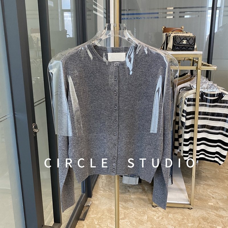 质感圆领简约开衫显瘦百搭针织衫