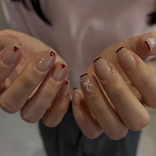 伊万斯 手工穿戴甲冰透水光感裸色短梯通勤气质温柔显白美甲贴片