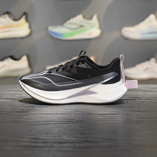 李宁女子跑鞋减震回弹