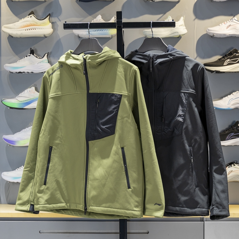 李宁男子连帽防泼水软壳外套