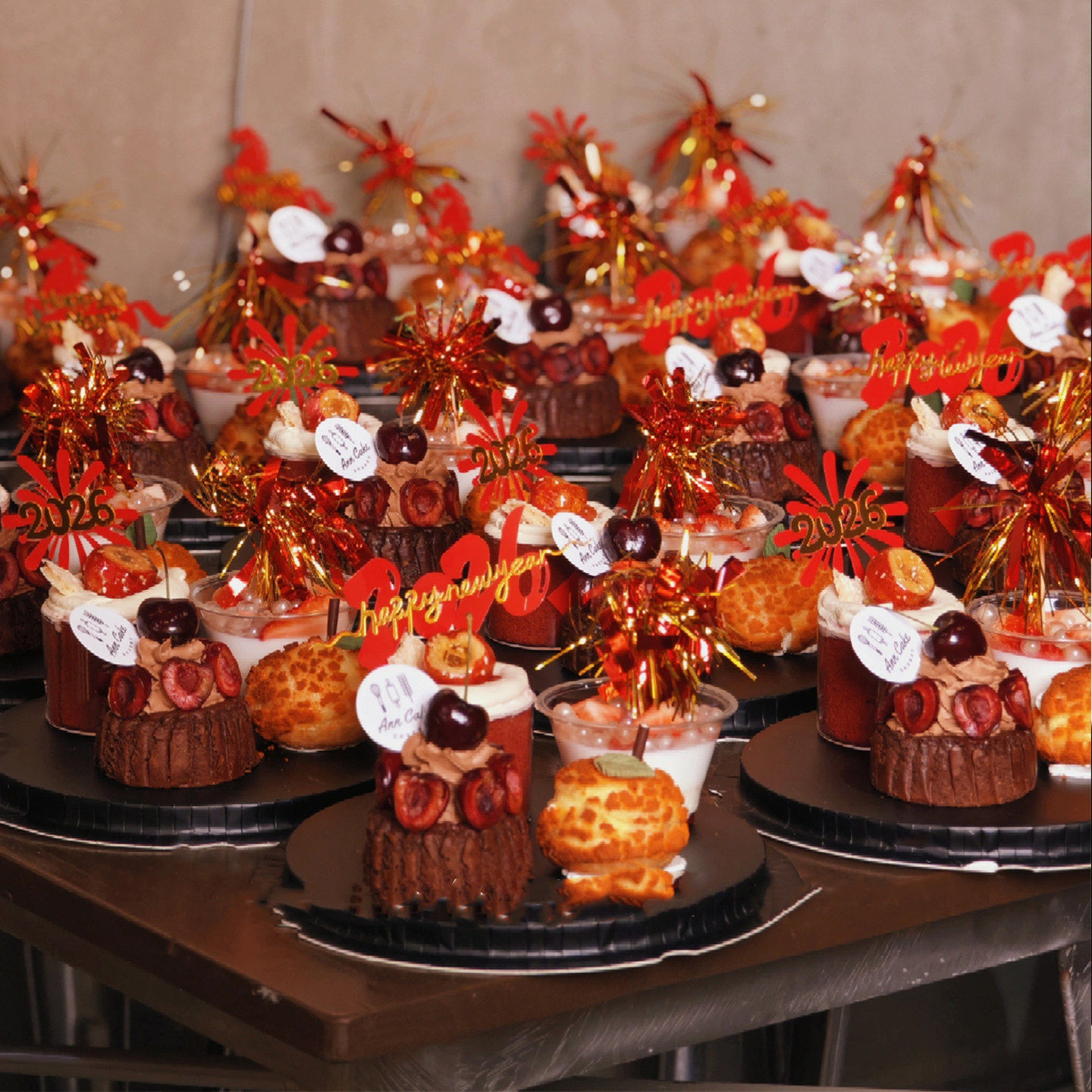 2026新年除夕泡芙迷你慕斯杯甜品组合蛋糕装饰礼花亚克力雨丝插件,节庆用品/礼品,蛋糕/烘焙装饰用品,淘宝优惠券,粉丝福利购,淘宝优惠卷