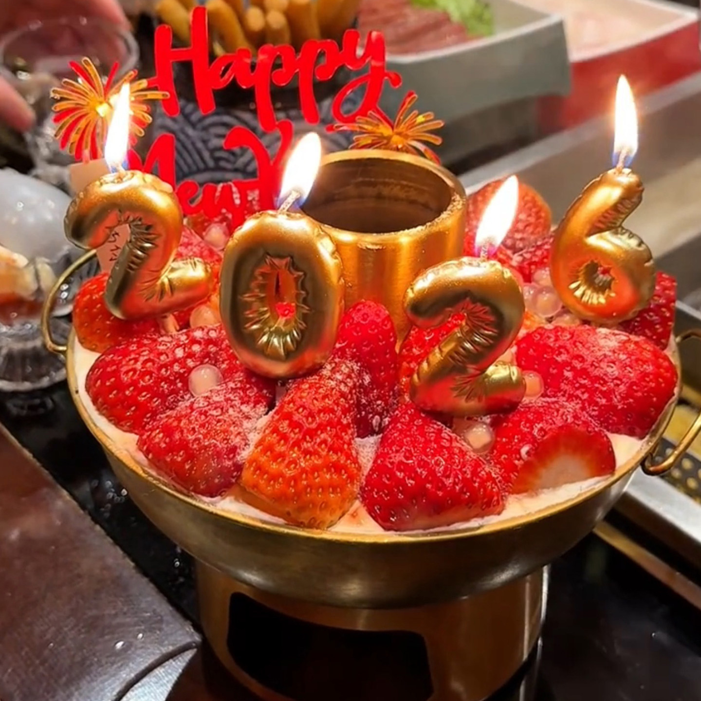 2026新年跨年火锅奶油草莓蛋糕