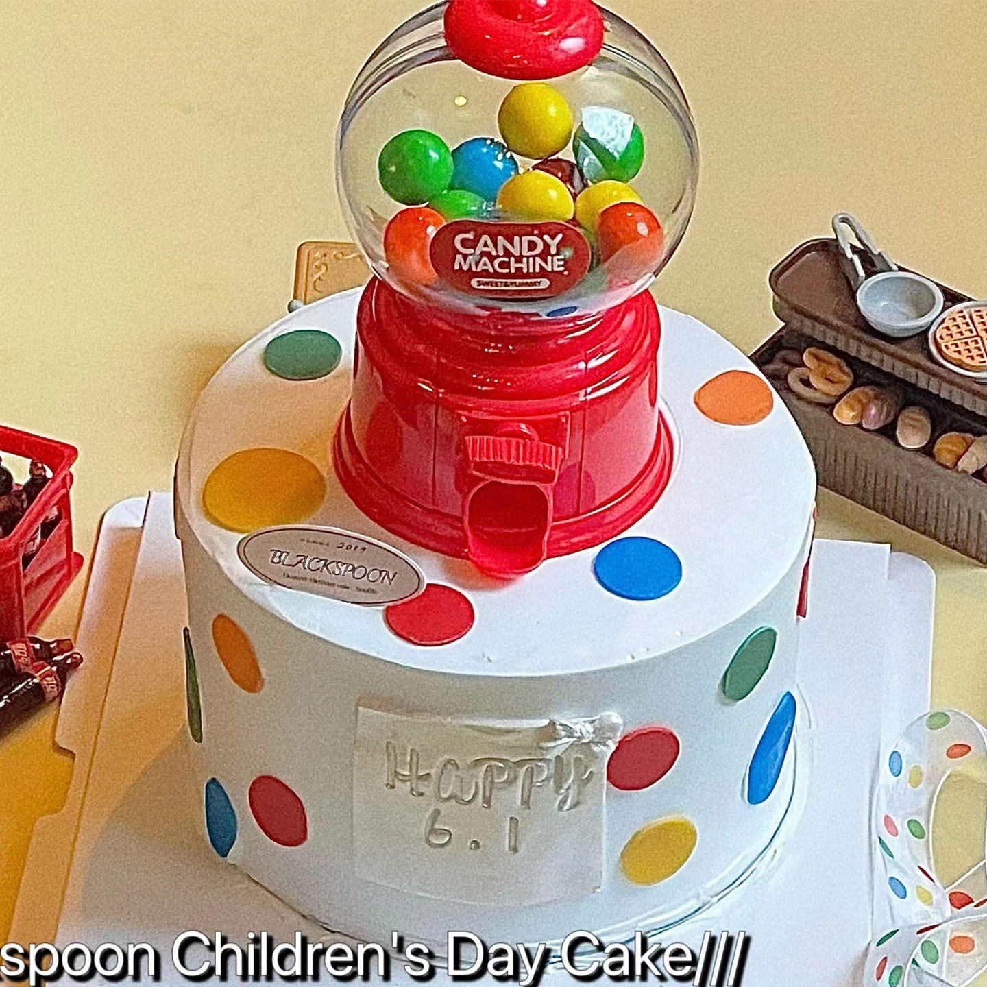 六一儿童节幼儿园小朋友扭蛋机玩具蛋糕装饰存钱机玩具甜品摆件,节庆用品/礼品,蛋糕/烘焙装饰用品,淘宝优惠券,粉丝福利购,淘宝优惠卷