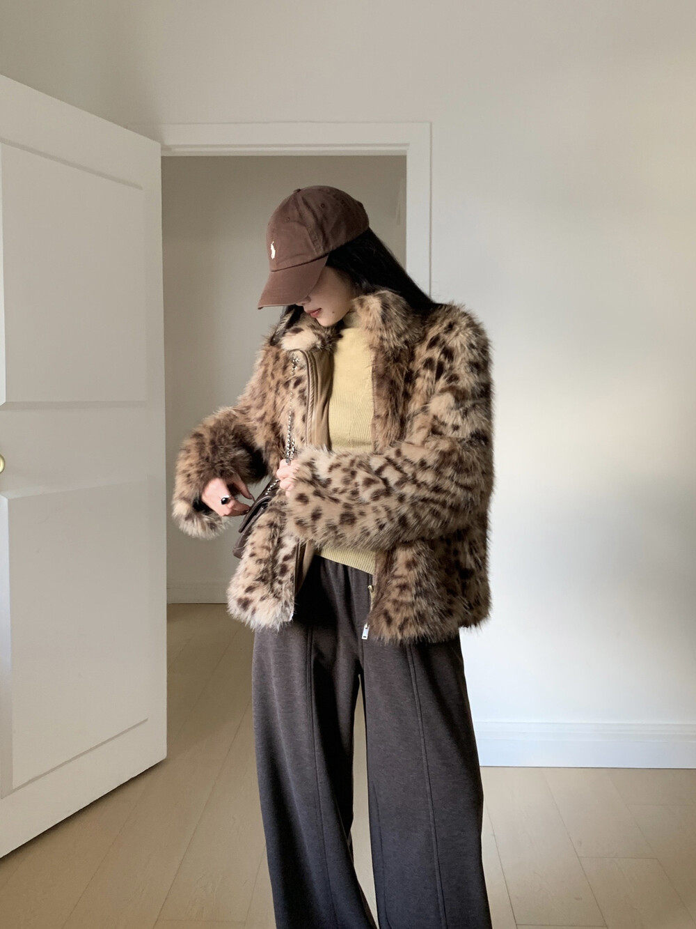 ONE TIME2025冬季新款韩版时尚设计感宽松显瘦立领豹纹加绒短外套