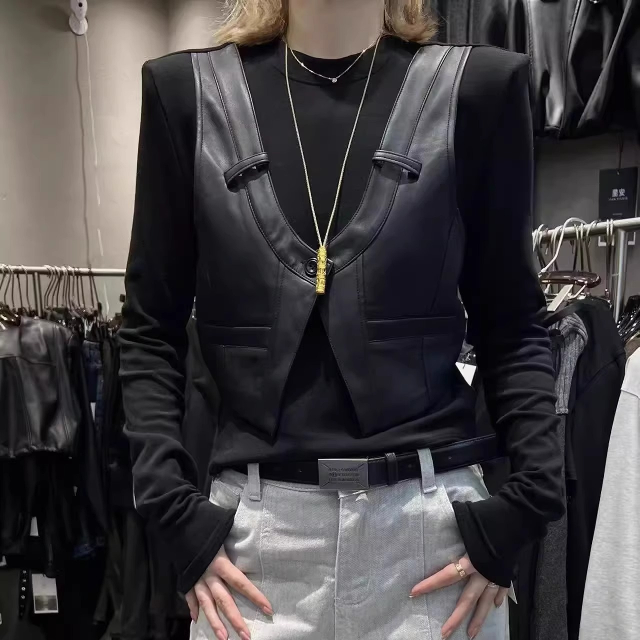 LIAN里安2025秋冬新款韩版时尚设计感小众拼接蛋白皮假两件小衫女