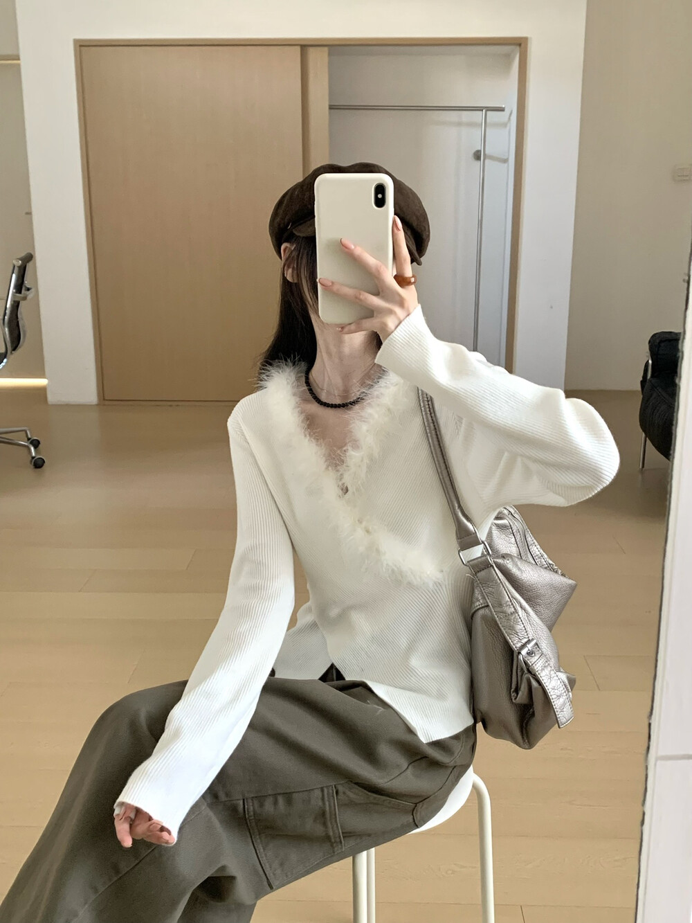 ONE TIME2025冬季新款韩版时尚设计感氛围感兔毛领V领交叉针织衫