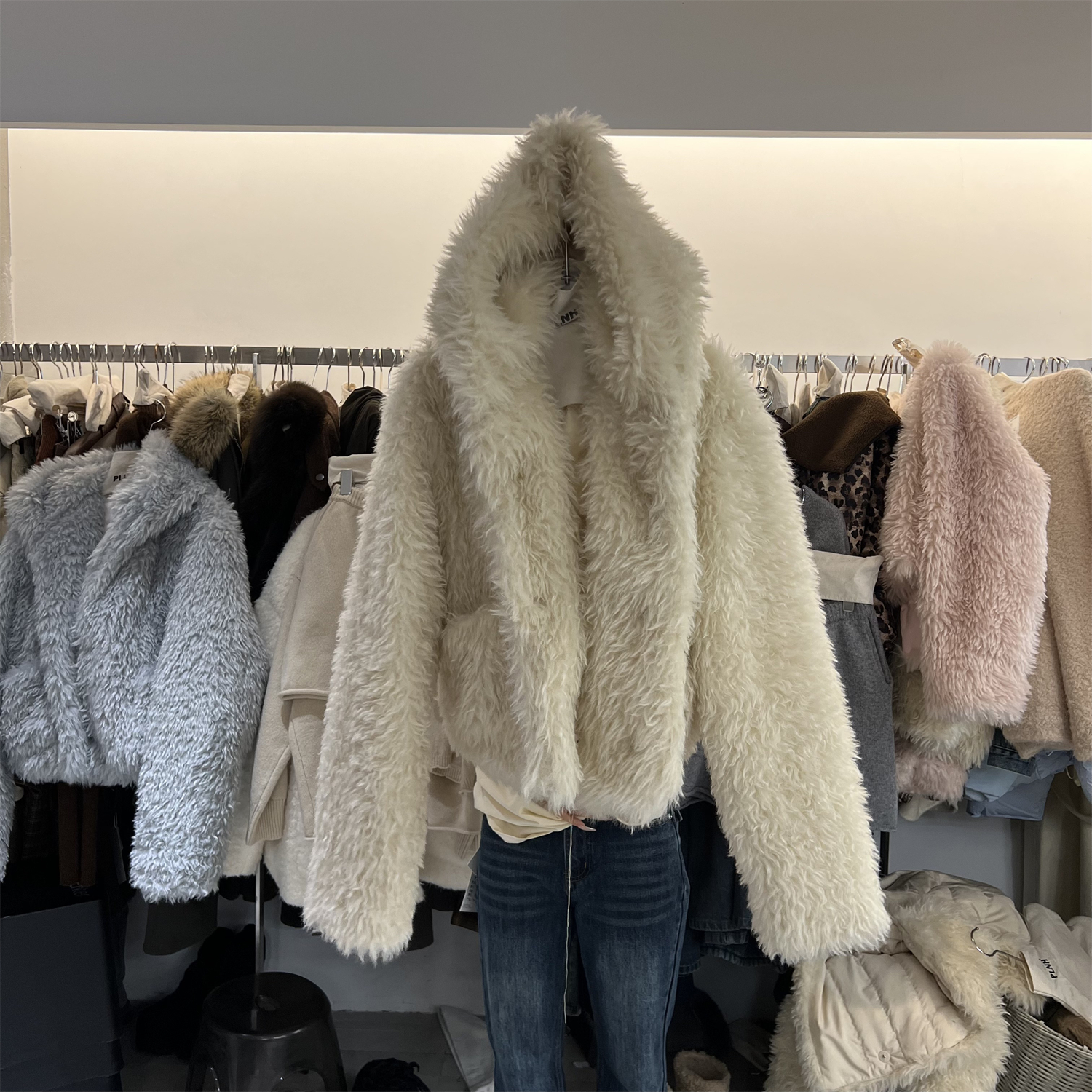 PLNH2025冬季新款时尚设计感宽松显瘦连帽短款毛毛羽绒服外套女