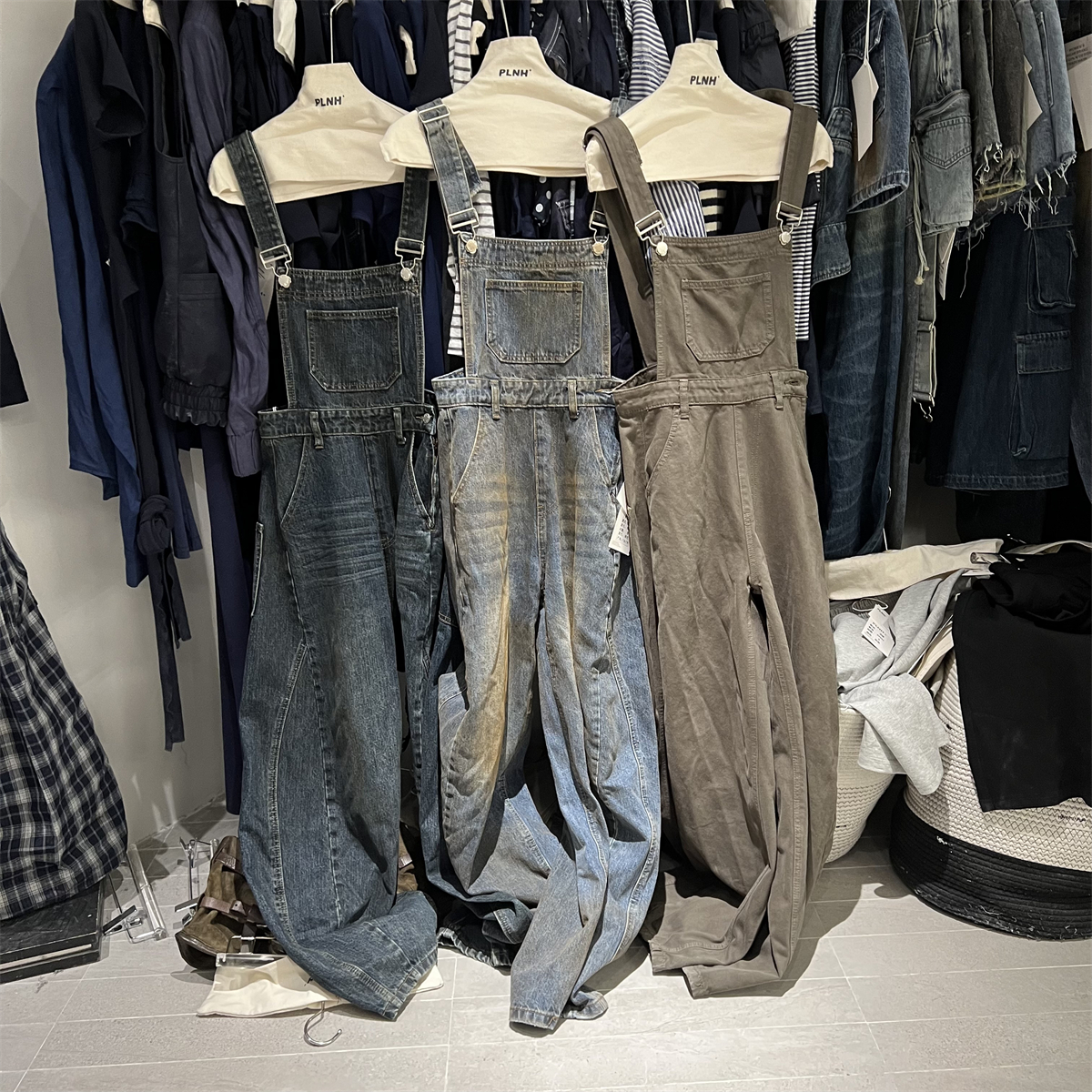 PLNH2025秋冬新款韩版设计感高腰宽松显瘦减龄百搭弯刀牛仔背带裤