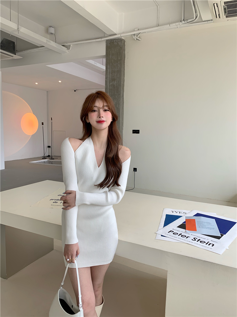 Real price European and American Style Sexy neck open back dress long sleeve cantilevered knitted two piece set