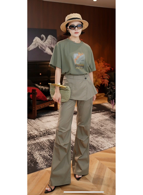 黛利新款时尚圆领短袖套头印花休闲T恤女DL2506032