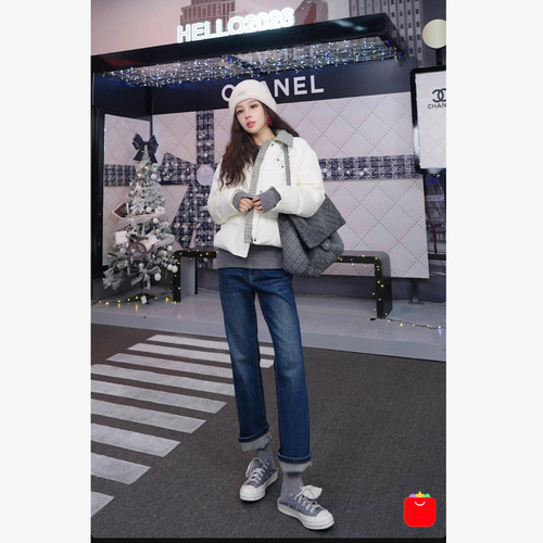 【呼呼专享】黛利时尚格纹撞色宽松鹅绒服女DLYPH-9773