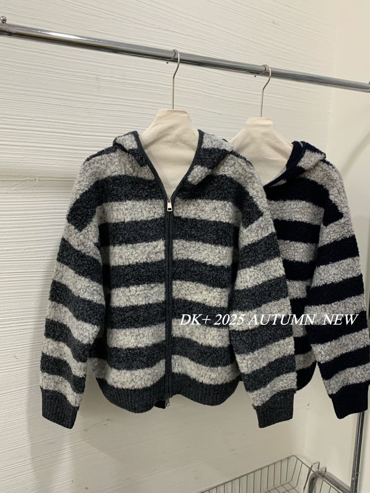 欧洲站欧货2025新款连帽拉链条纹羊毛颗粒感百搭女士针织保暖毛衣