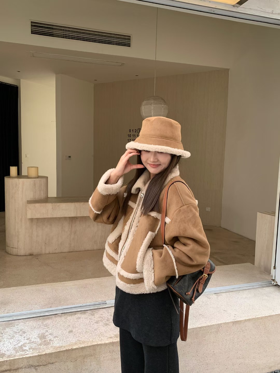 韩代2025新款翻领羊毛外套麂皮绒女宽松百搭显瘦时尚短款外套ego