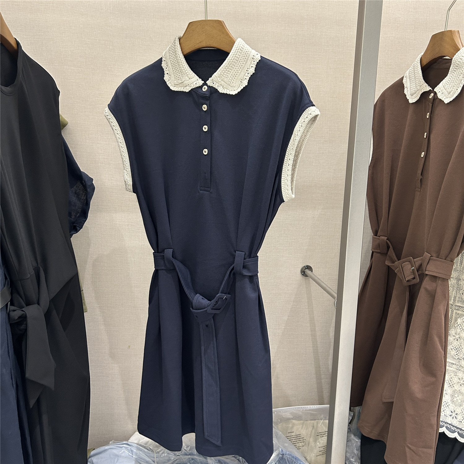欧洲站欧货2026通勤翻领无袖连衣裙女收腰显瘦POLO裙时尚腰带裙