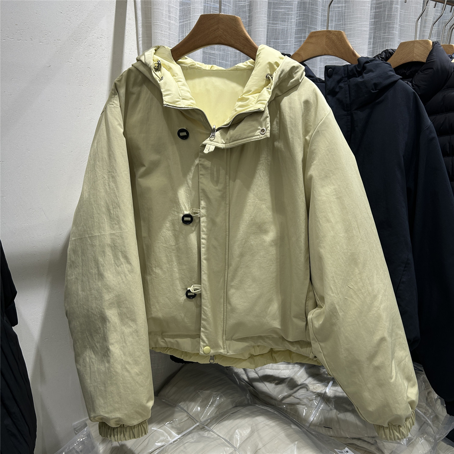 欧洲站欧货2026冬季新款连帽90白鹅绒羽绒服女韩版两面穿外套潮