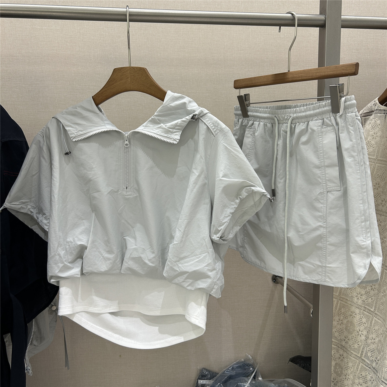 欧洲站欧货2026夏季新款休闲连帽假两件套装女显瘦运动短裙两件套