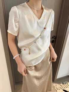2026夏装当季新款醋酸气质V领短袖女士上衣简约纯色光感上衣显瘦