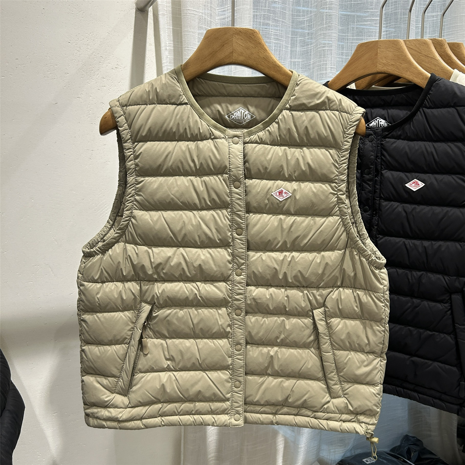 欧洲站欧货2025秋冬新款白鹅绒羽绒马甲女装宽松百搭显瘦坎肩外套