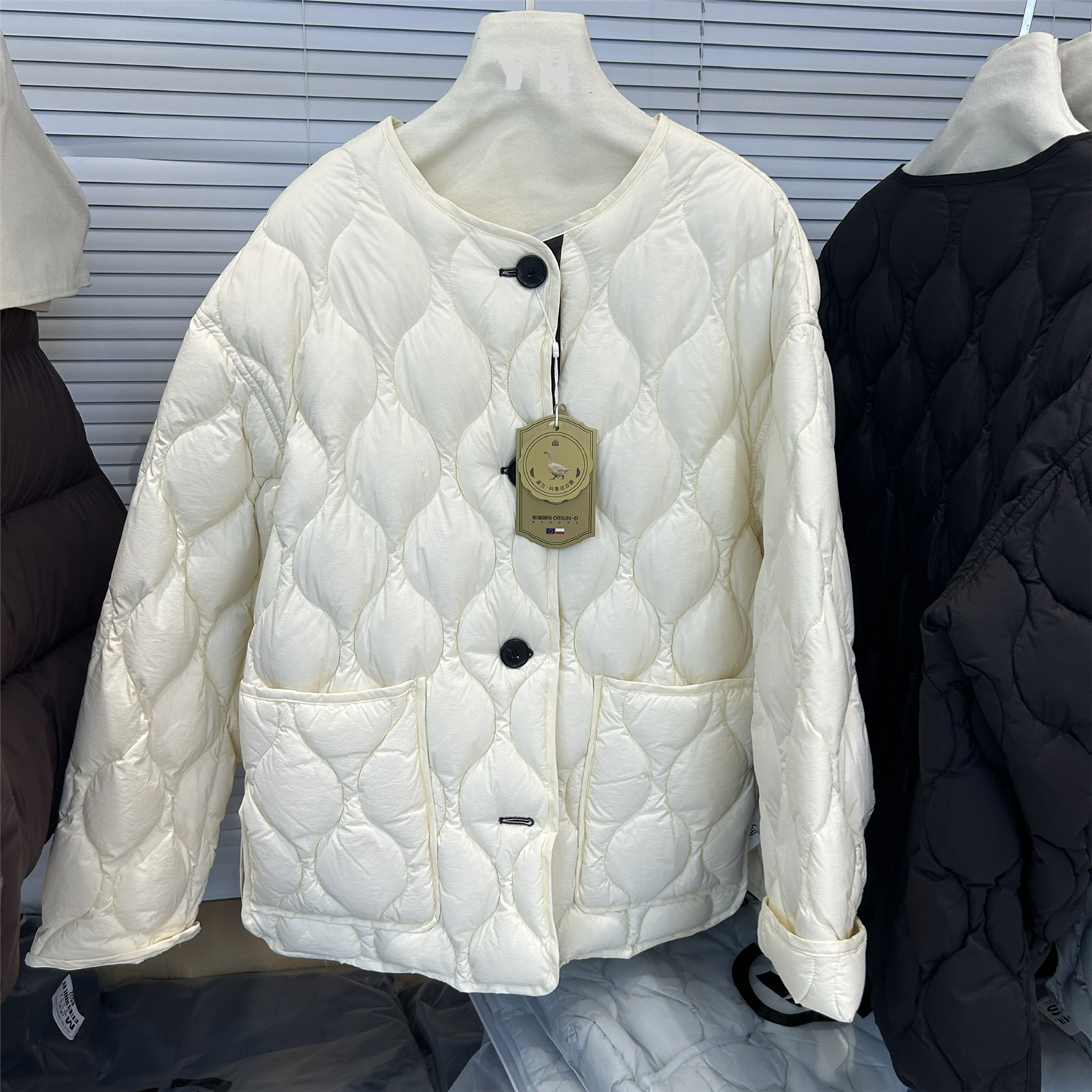 欧洲站欧货2025新款90白鹅绒羽绒服韩版几何绗线圆领显瘦外套8512