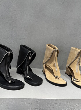 2026春季新款欧货欧洲站真皮前拉链个性夹趾短靴女粗跟露趾时装靴