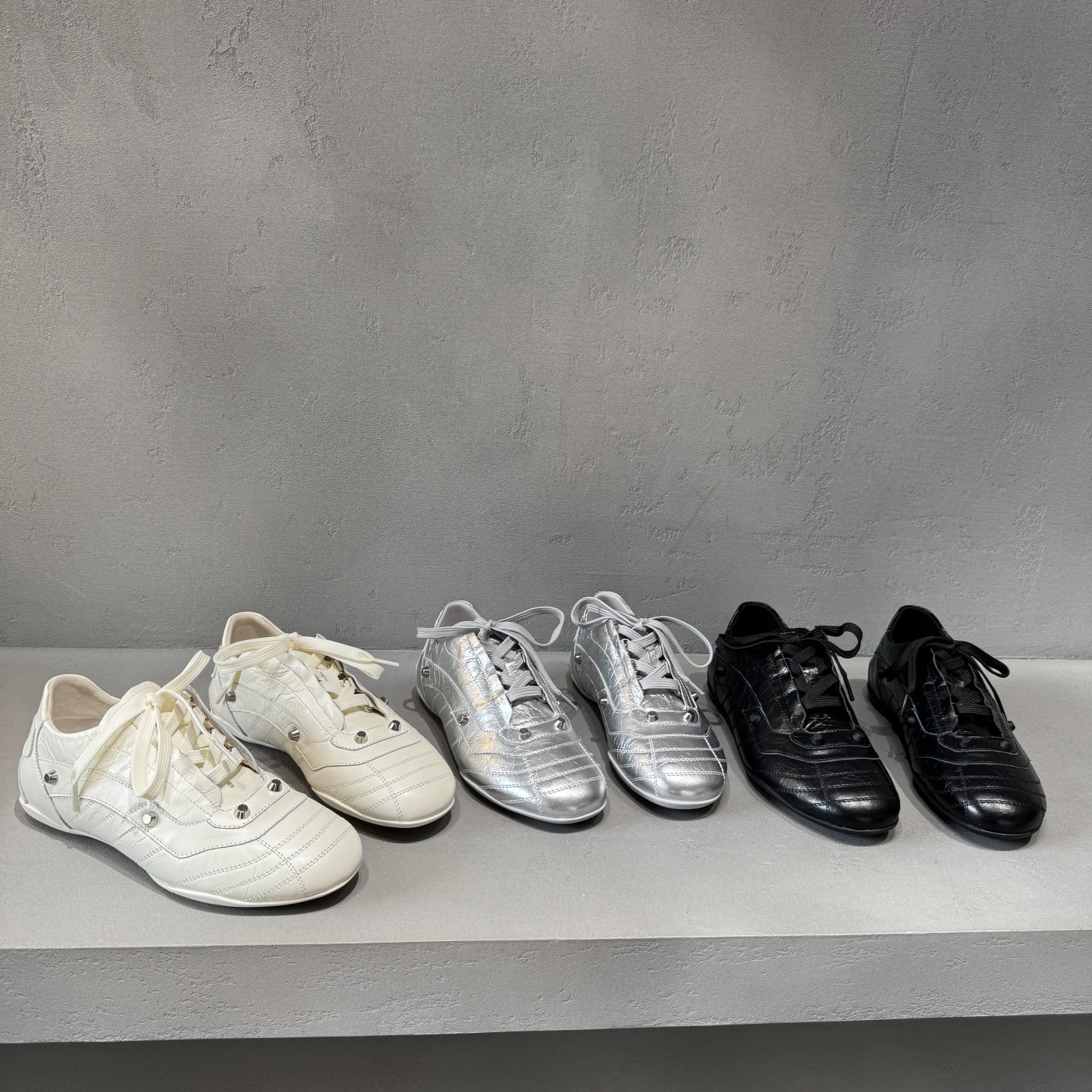 2026春季新款欧货欧洲站德训鞋女真皮圆头低跟平底铆钉时尚休闲鞋,女鞋,德训鞋,淘宝优惠券,粉丝福利购,淘宝优惠卷