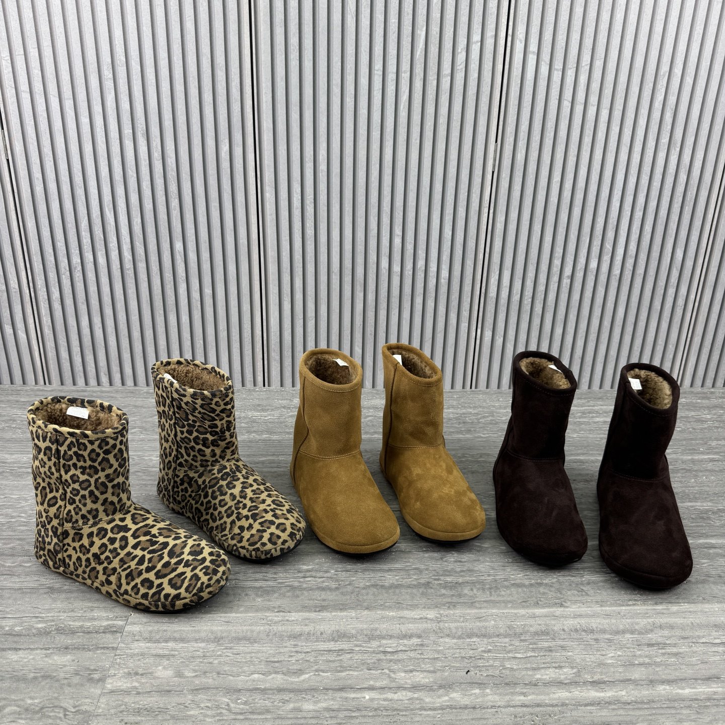 真皮女靴加绒羊毛雪地靴中筒短靴