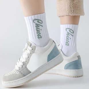 袜子男中筒袜秋冬季日系青少年男生中筒运动篮球长筒学生字母袜潮