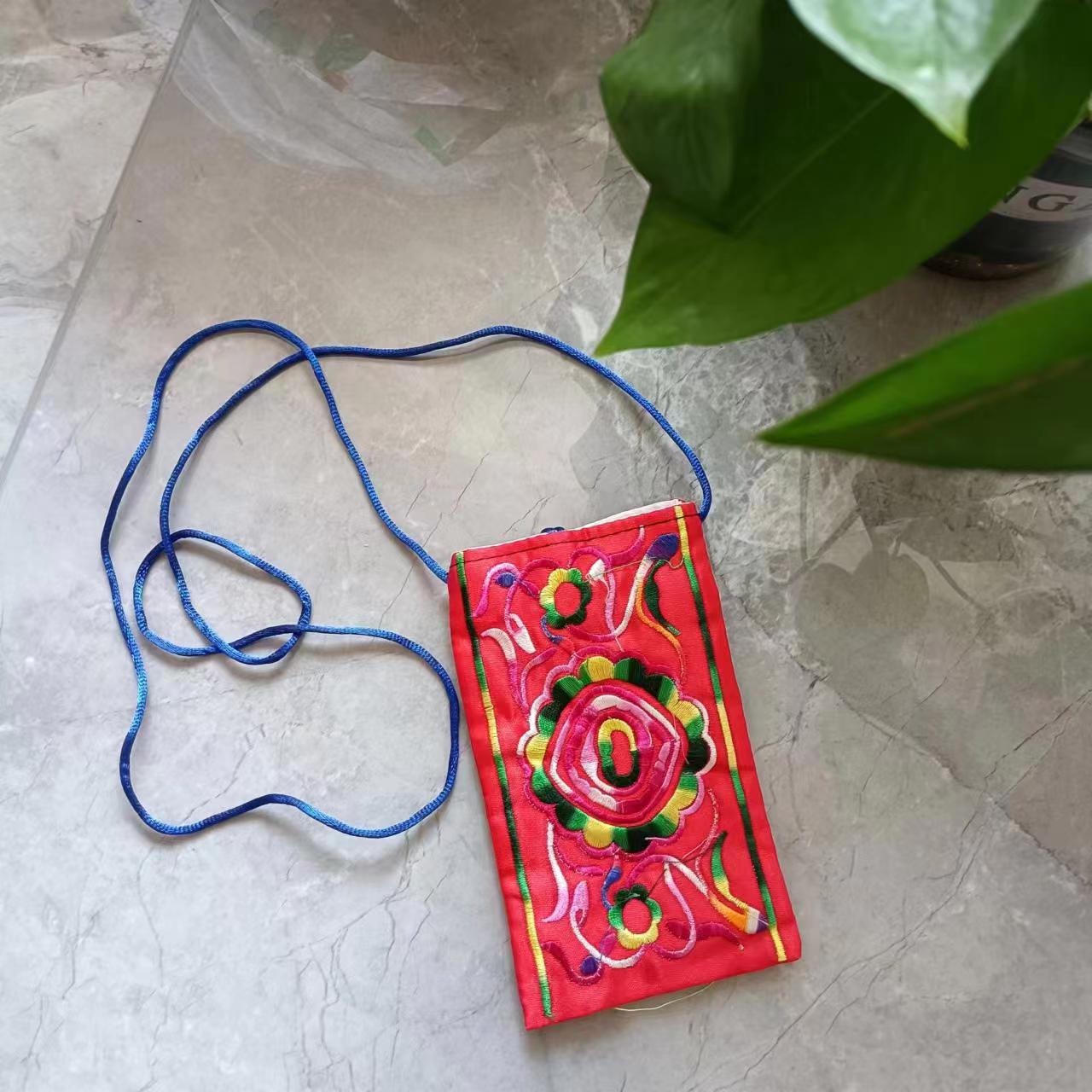 送老外礼物苗族绣花小包