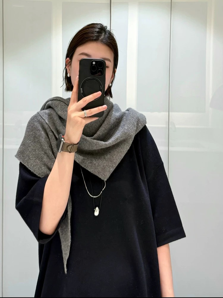 自留 轻奢大三角形保暖针织围脖极简羊毛纯色三角围巾三角巾披肩