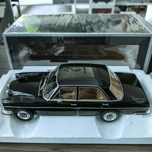 NOREV诺威尔1:18奔驰280SE 1968仿真合金全开汽车模型收藏 车摆件