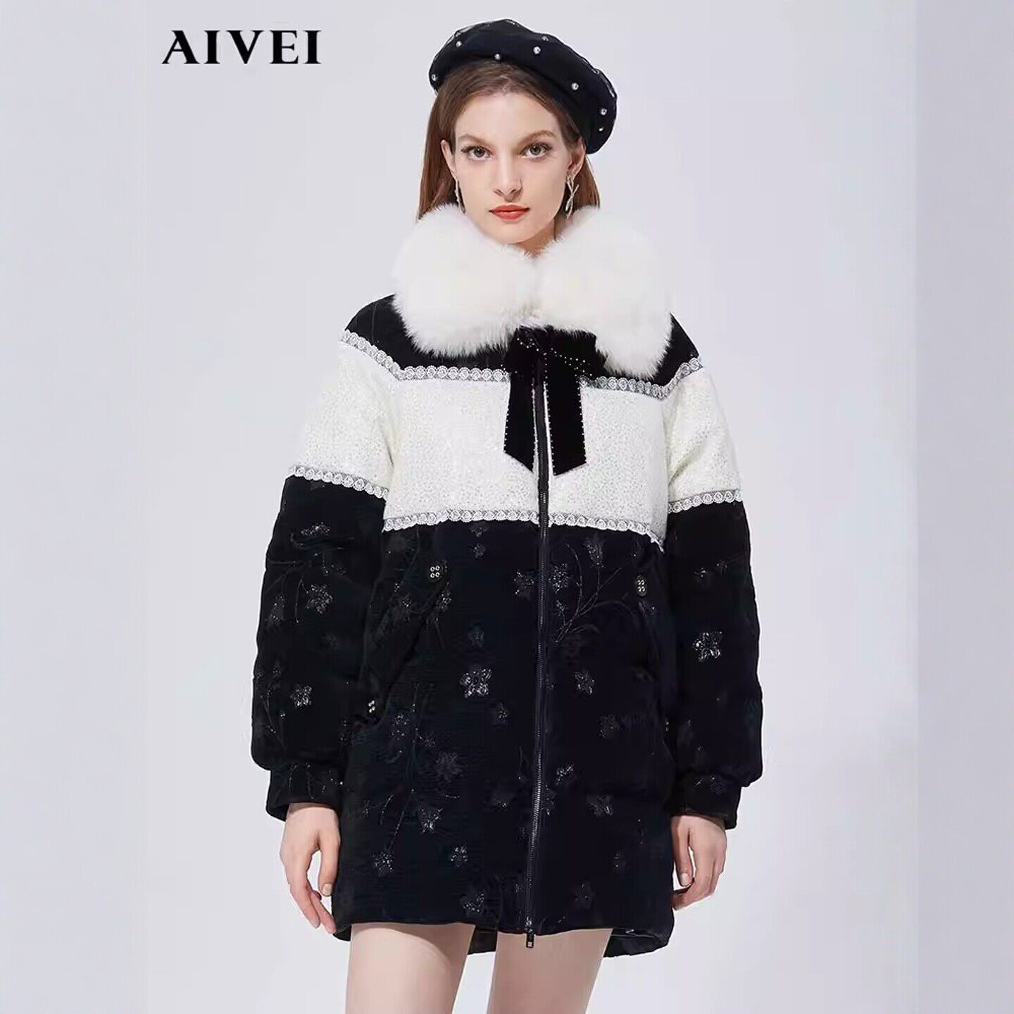 AIVEI/艾薇21冬季新品蕾丝亮片拼色狐狸毛领羽绒服N0660005-4380