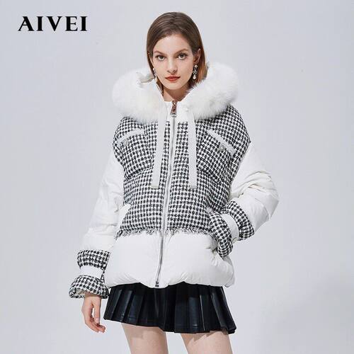 AIVEI艾薇2021冬季连帽毛领千鸟格拼接泡芙羽绒服外套N066S035