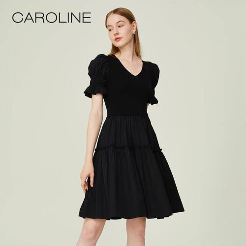 CAROLINE卡洛琳21秋季法式V领泡泡袖赫本风洋装ECRBCB69-1980