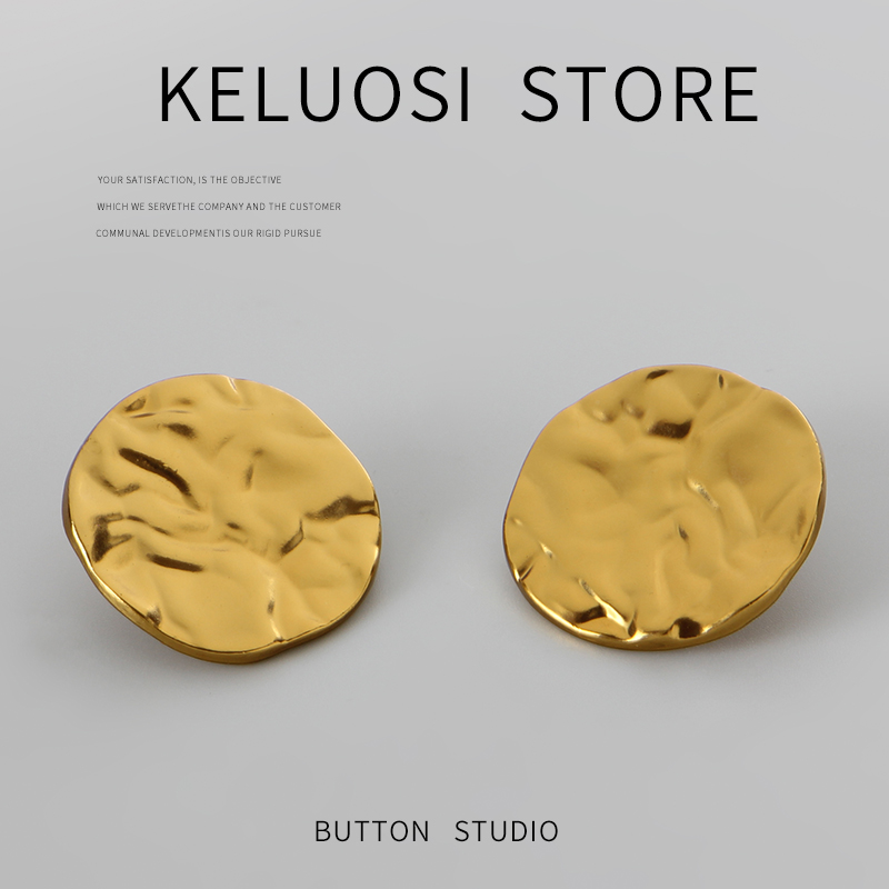 柯洛斯古金平面褶皱大衣扣纽扣