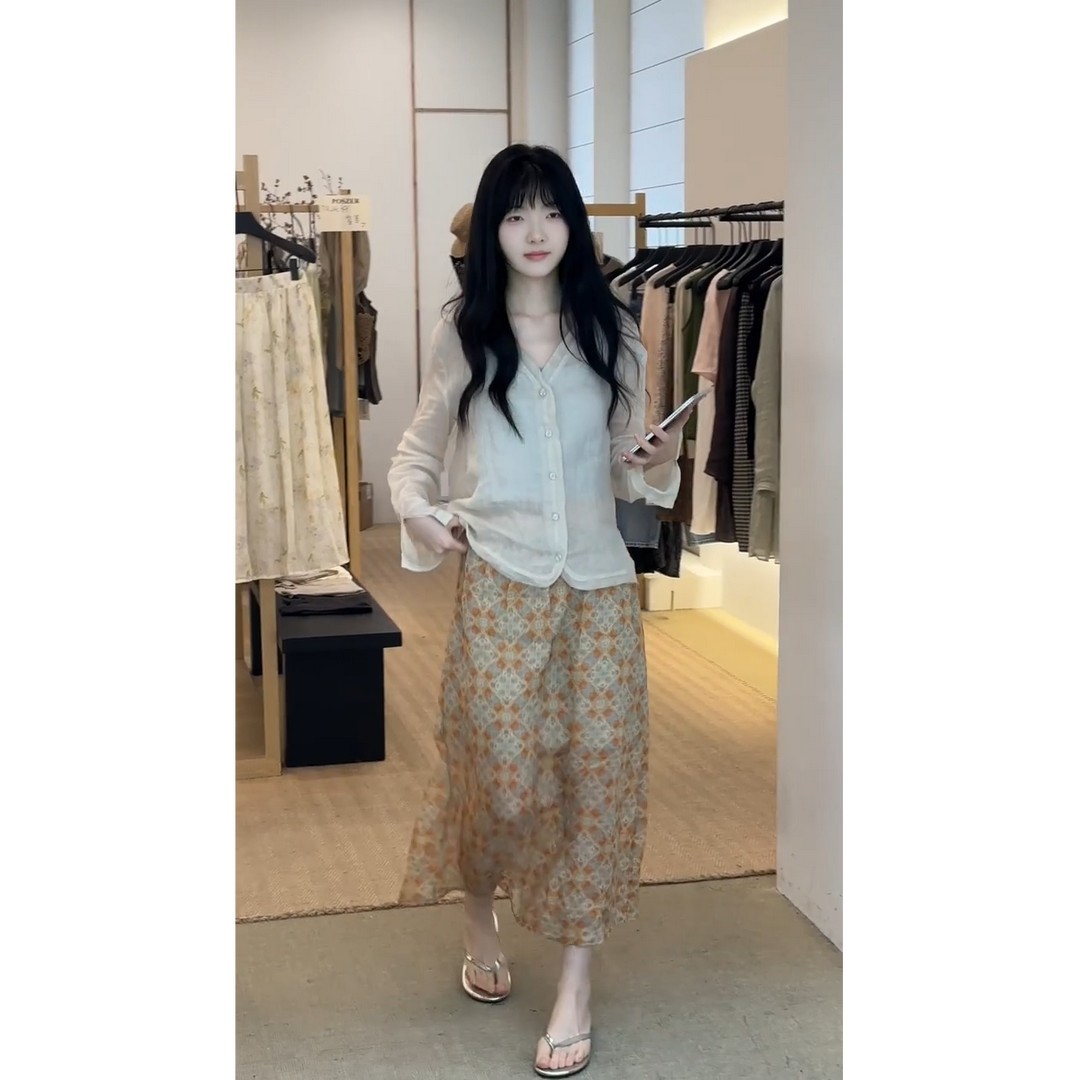 韩系镂空薄款针织衫上衣女夏季新款设计感碎花半身裙套装