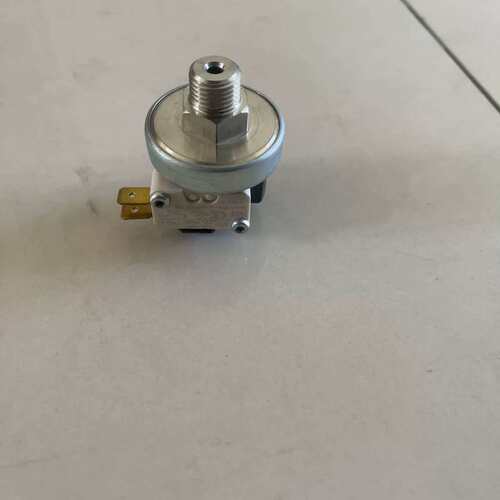 议价压力开关，型号XP111，压力范围0-9BAR，非常适可维修