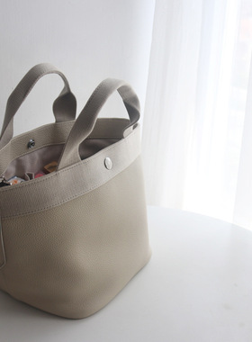 日系小众设计超轻便女包~超软糯togo头层牛皮手提托特包饭盒包包