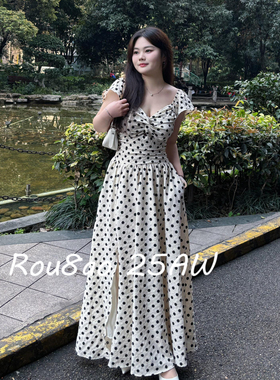 Rou8ao微胖大码女装法式高级感波点连衣裙胖mm褶皱收腰显瘦连衣裙
