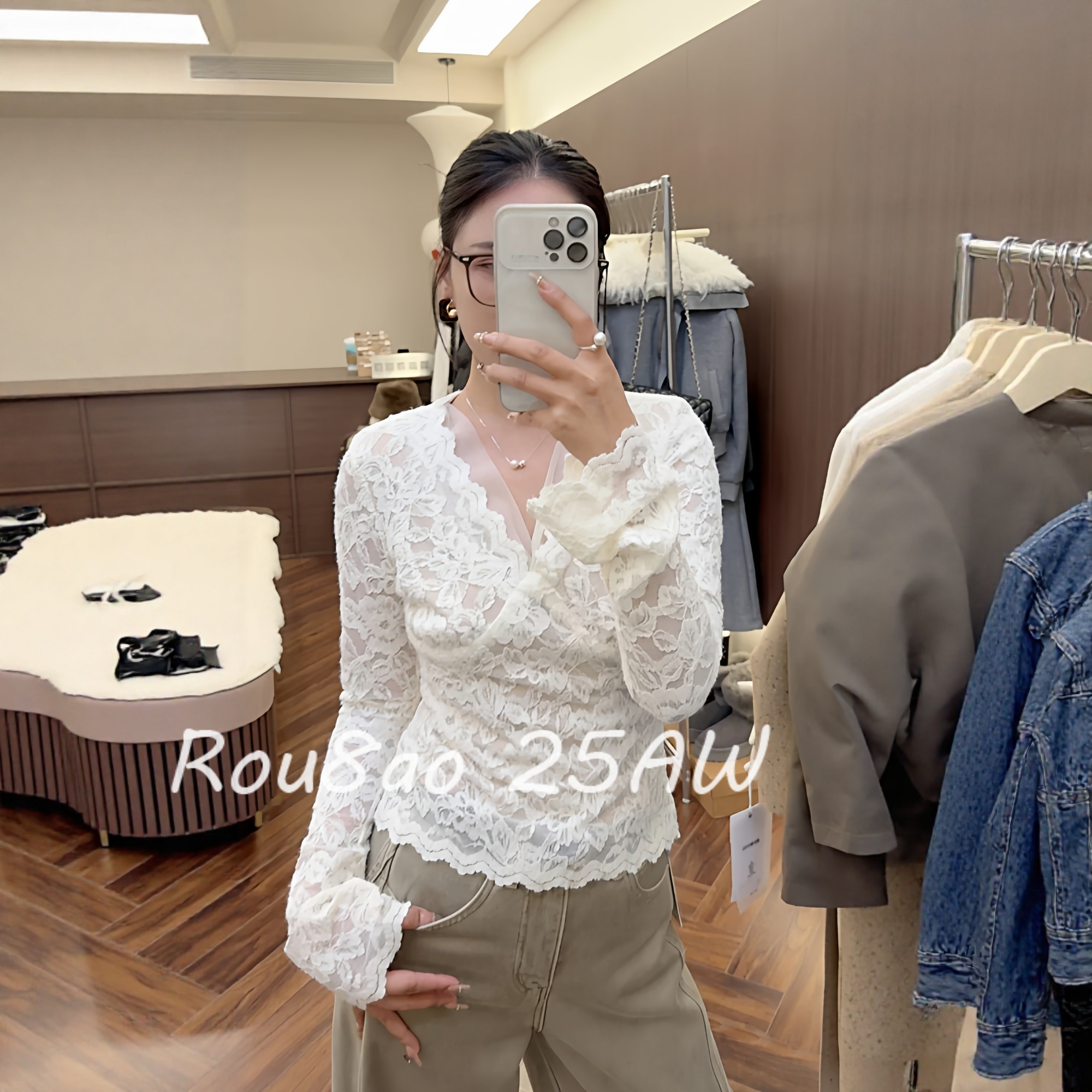 大码胖mm辣妹V领蕾丝拼接打底衫