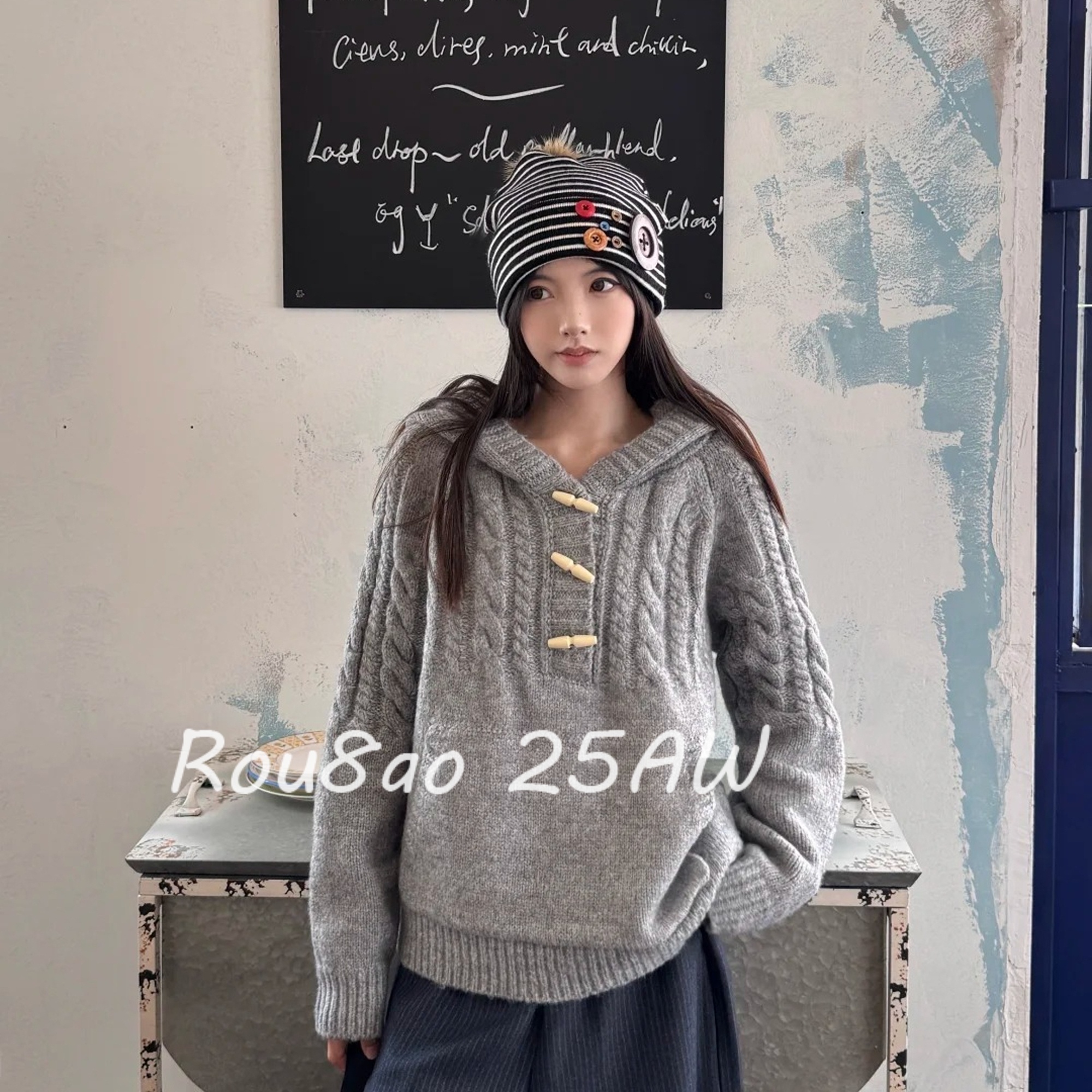 慵懒风羊角扣套头连帽毛衣外套