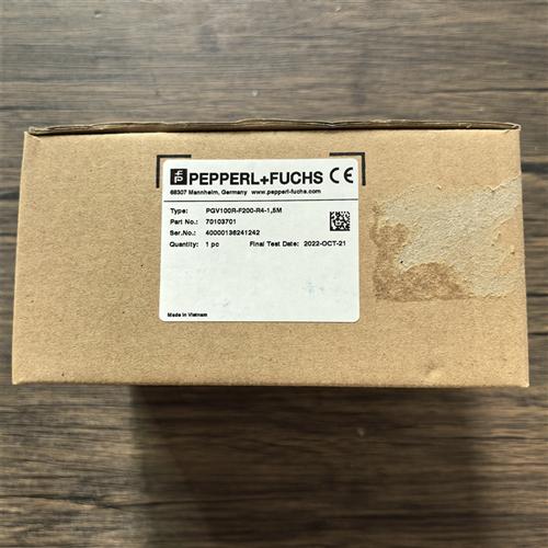 全新正品  PGV100R-F200-R4-1,5M 二维码读码器 70103701