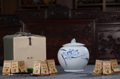 皎然古树红茶八方景德镇手绘罐茶礼盒