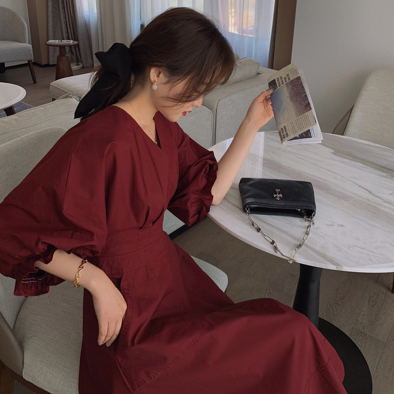 茶歇法式橘色V领泡泡袖连衣裙女春夏2025新款气质高级感收腰长裙,女装连衣裙,沁古纱衣