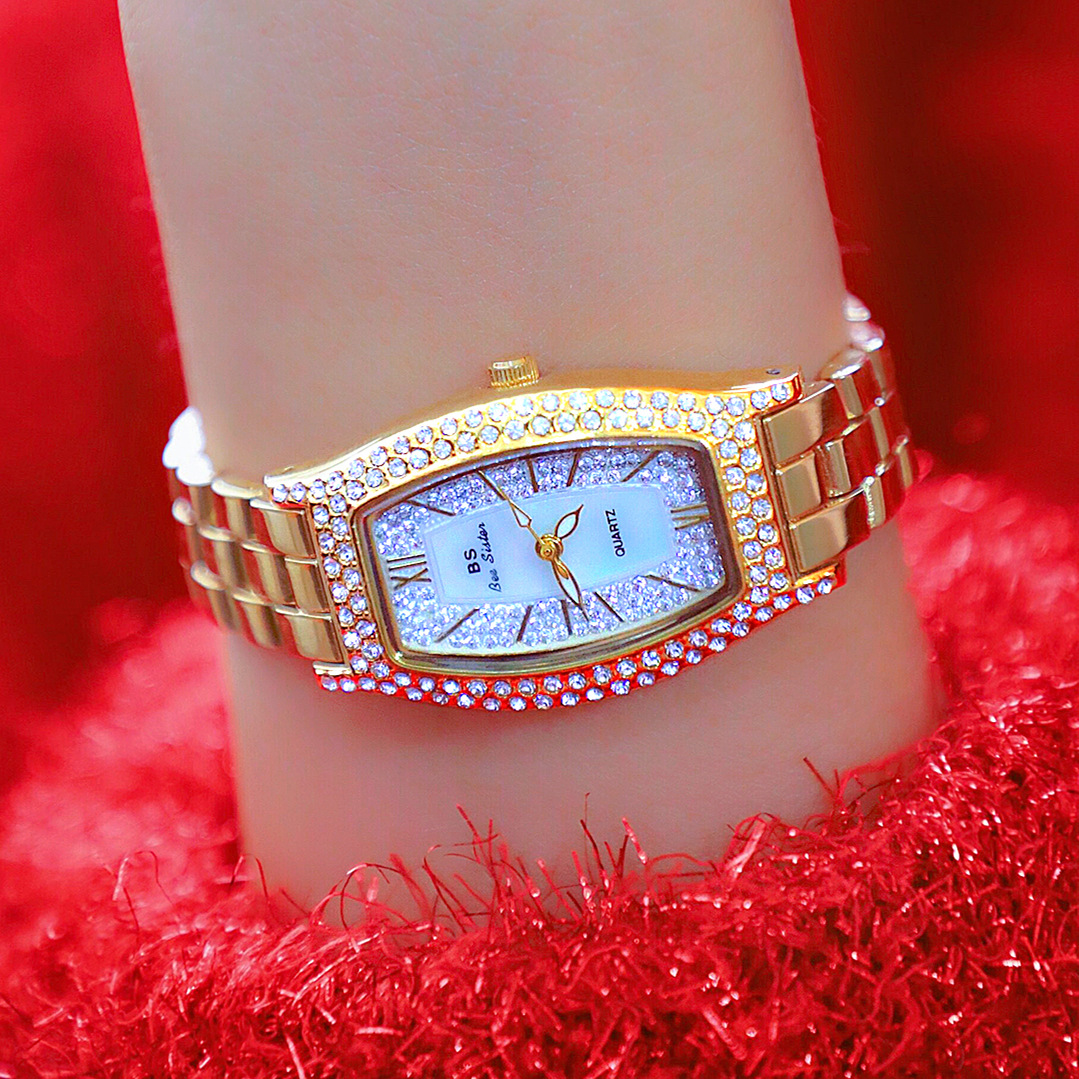 新款轻奢酒桶形满天星满钻女表ins爆款防水石英手表时尚气质腕表