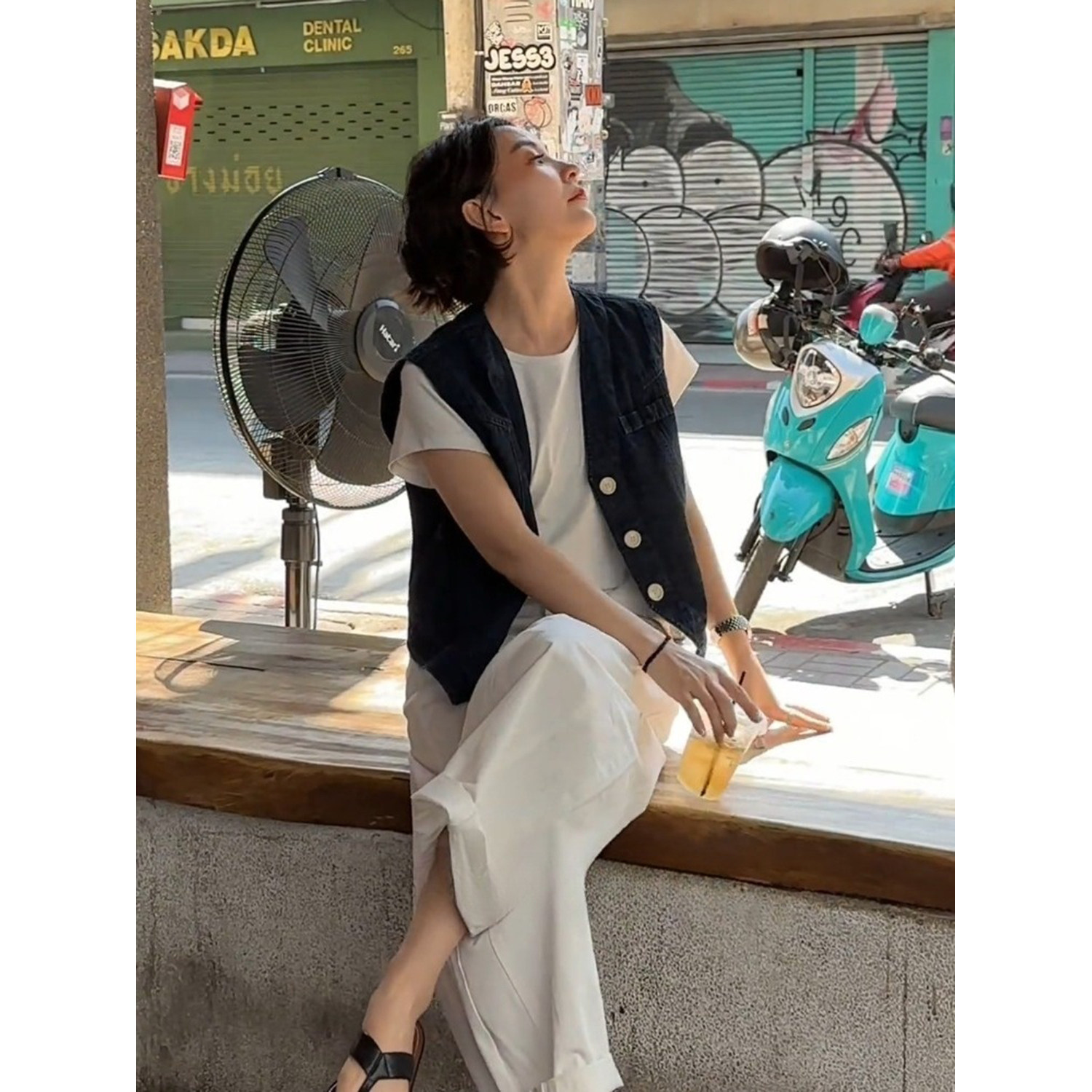 复古V领设计感牛仔马甲外套女时髦洋气百搭显瘦不规则坎肩上衣潮