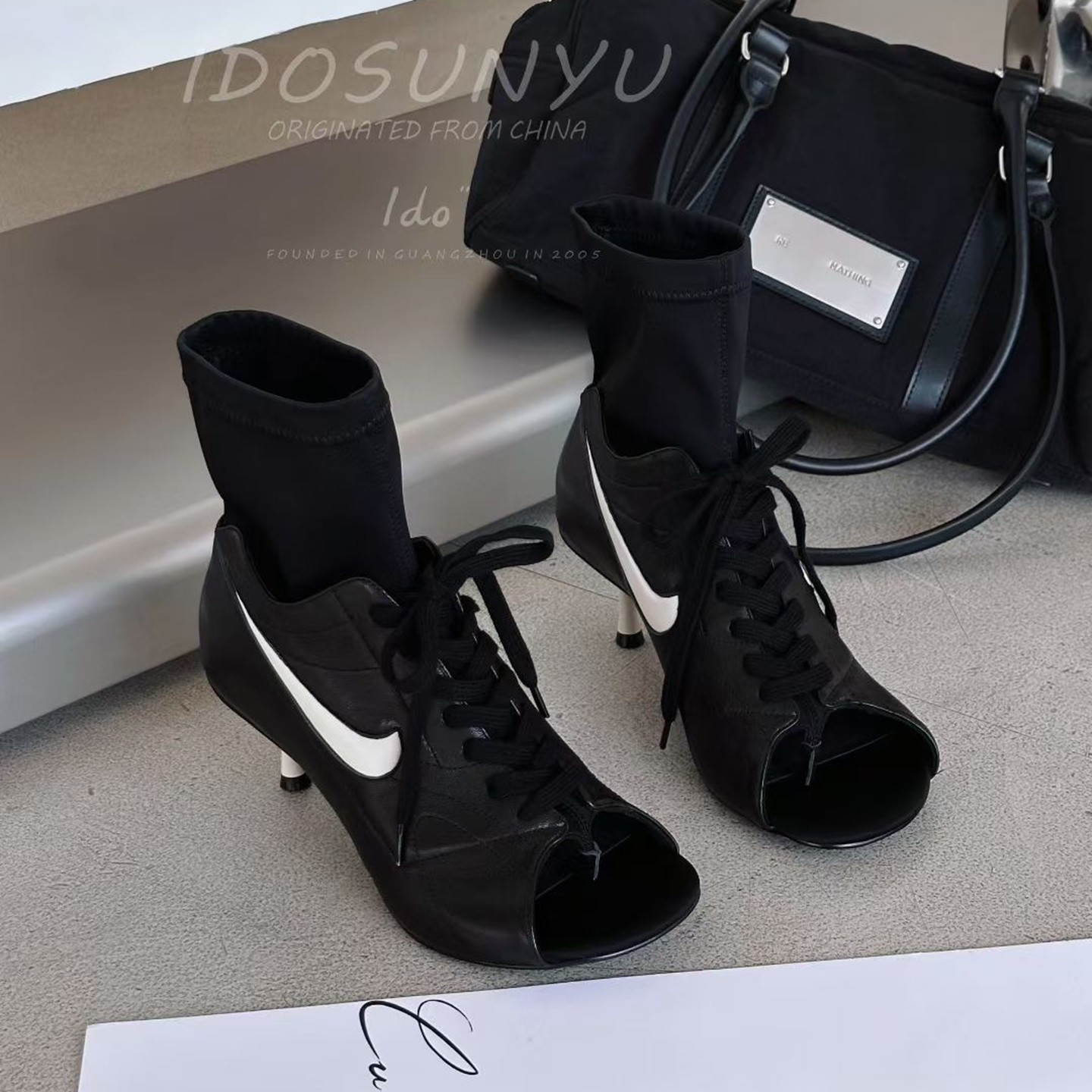 IDO/TT欧货女鞋2025秋冬新款牛皮拼色弹力布圆头系带夹脚时装短靴