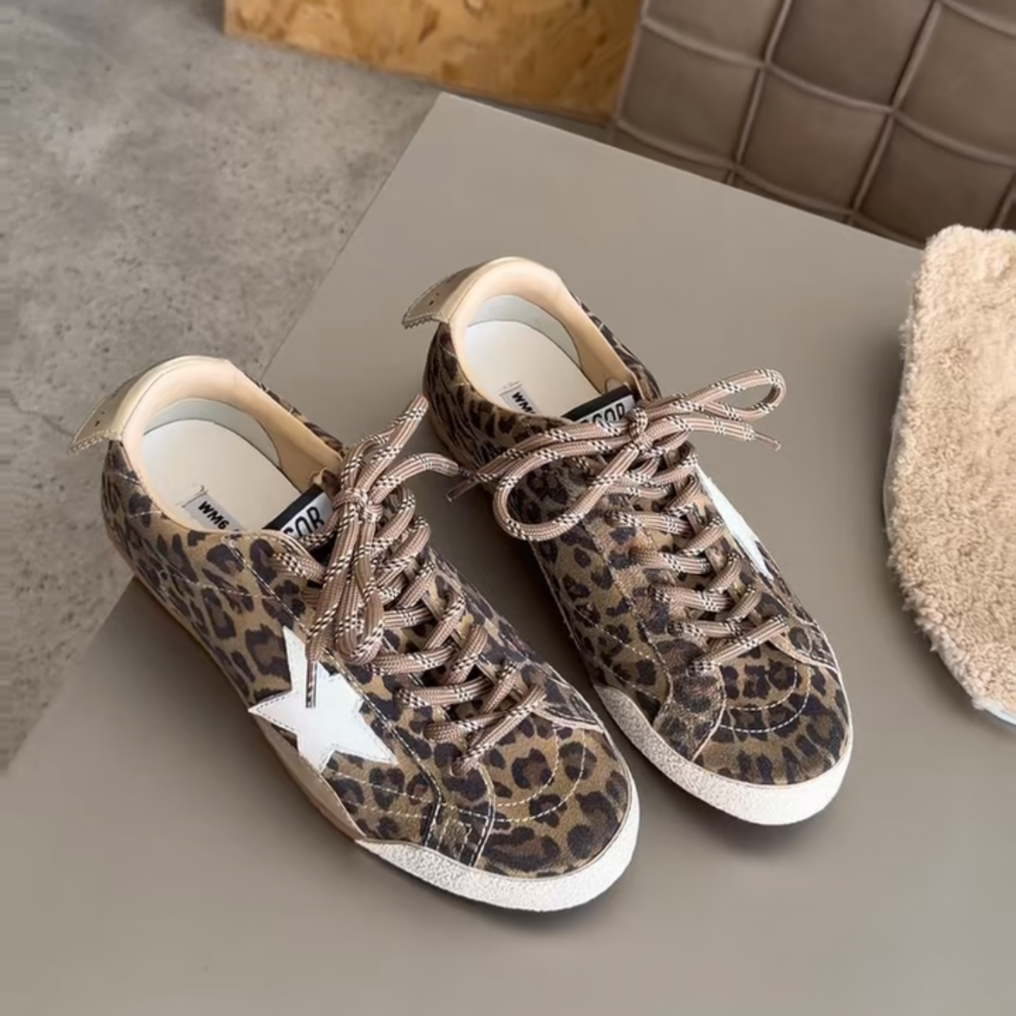 WM6欧货女鞋2025冬季新款豹纹拼色五角星圆头系带平底休闲板鞋