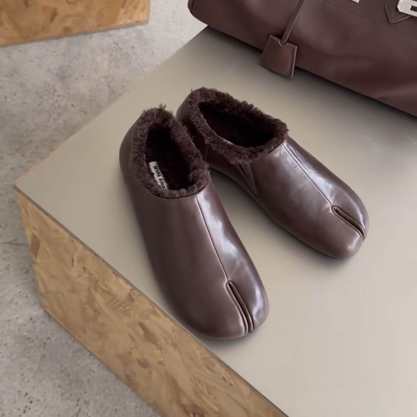 WM6欧货女鞋2025秋冬新款牛皮拼色羊羔毛方头分趾保暖平底乐福鞋